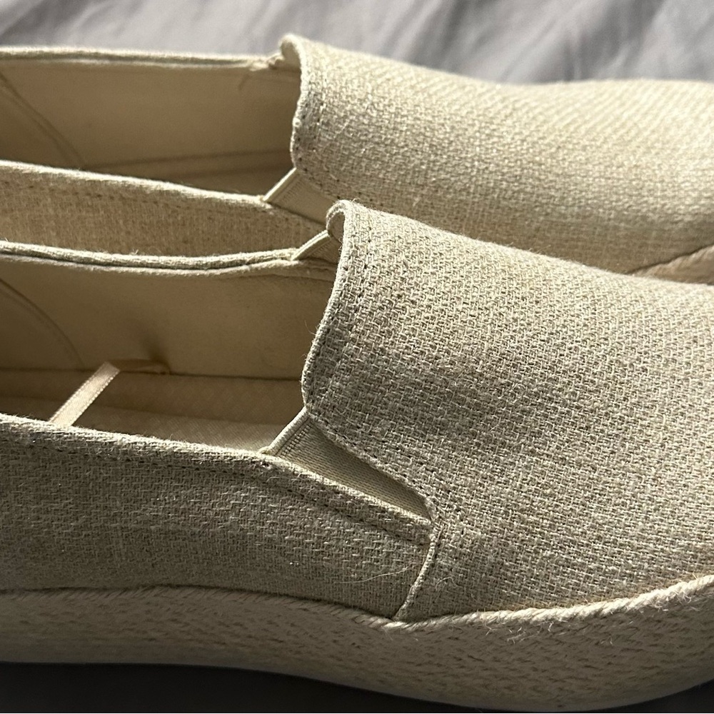 New Martha Stewart SKETCHERS Cream Slip-On Espadrilles